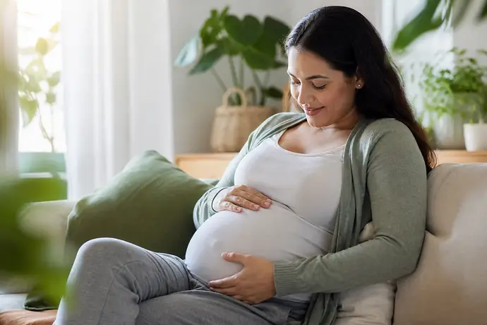 MomBaby editorial image: Guia da gravidez: Bebeğimin ilk tekme atışını ne zaman hissedeceğim?