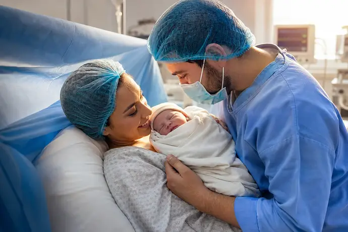 MomBaby editorial image: Guia da gravidez: Sezaryen parto sırasında neler olur?